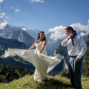 Marriage vows exchange in Wengen